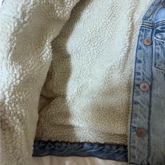 Abercrombie & Fitch Light Blue Denim Jacket with Cream Lining - Picture 4 of 4